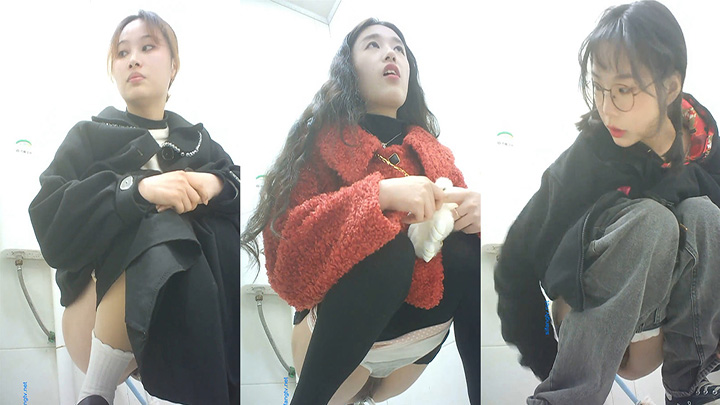 逼脸同框全景偸拍都市漂亮小姐姐比较多的女蹲厕-亮点多多妹子低头狂闻内裤上有无异味
